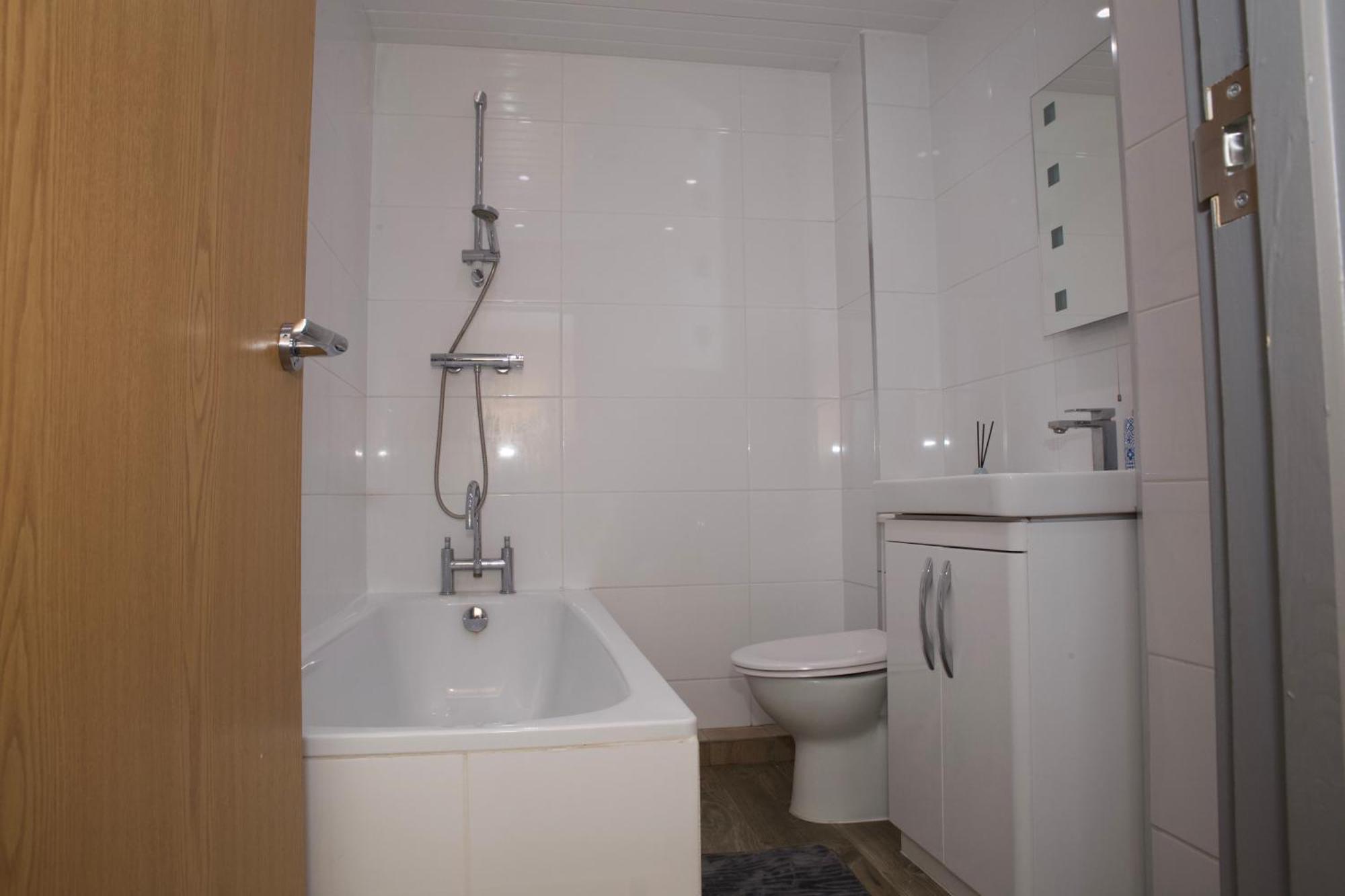 Spacious Modern 2 Bed Flat In City Centre Reading Exterior foto